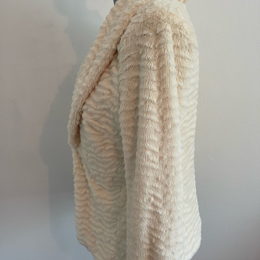 Forever 21 Cream Faux Fur Jacket - Picture 3 of 12